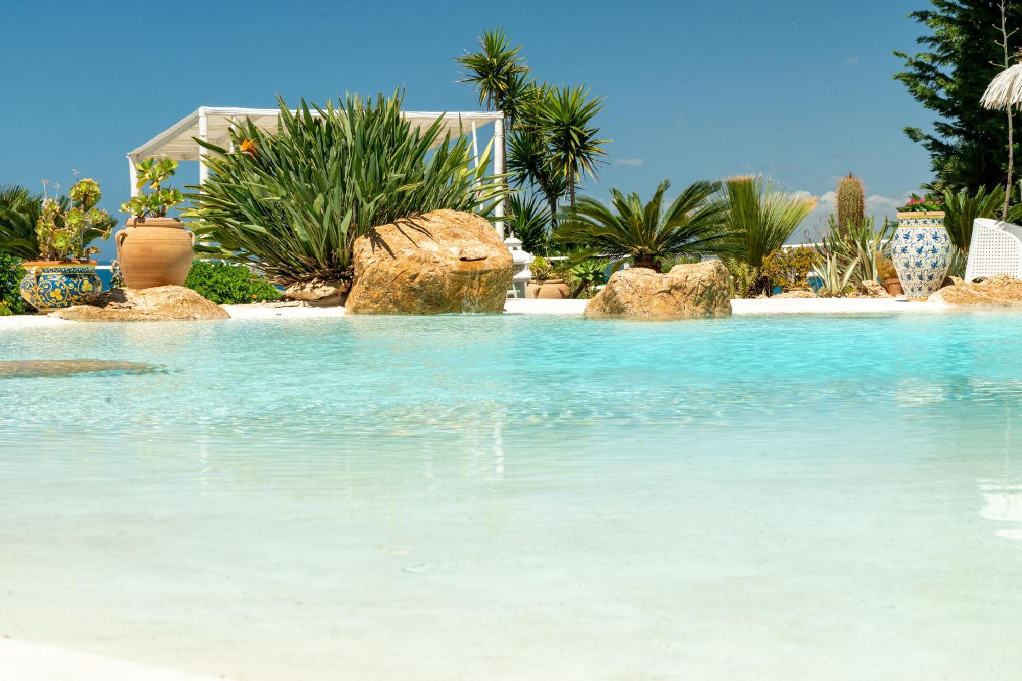 Casa Vacanze Verdemare Con Piscina 리베라 외부 사진
